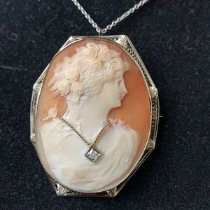 Antique Cameo 14K gold pendant brooch with diamond